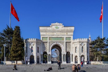 Beyazıt, Istanbul / Türkiye - 04 Mart 2019: Istanbul Üniversitesi ana giriş kapısı