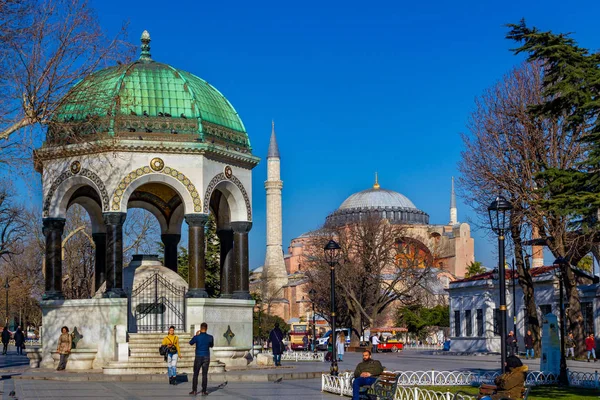 Sultanahmet Estambul Turquía Marzo 2019 Plaza Sultanahmet Fuente Alemana Iglesia — Foto de Stock