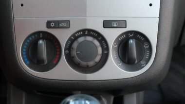 Araba manuel klima havalandırma sistemi çalıştırmak