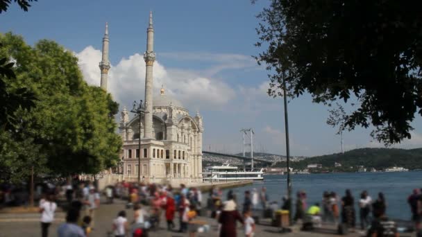 Стамбульский Пейзаж Туристический Центр Стамбула Ortakoy Mosque Ortakoy Square Bosphorus — стоковое видео