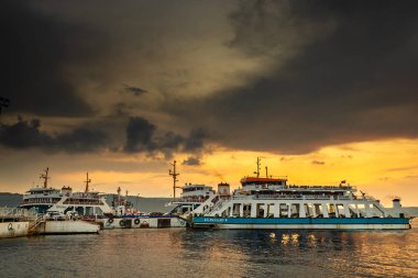 Çanakkale / Türkiye - 14 Temmuz 2019: Çanakkale - Eceabat car ferry port gün batımında