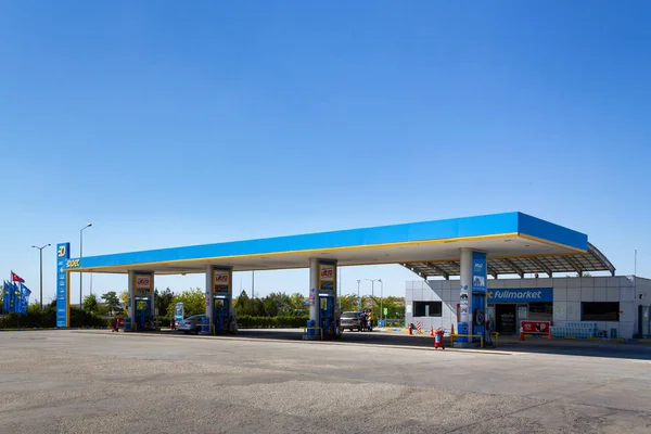Babaeski, Kirklareli / Türkiye - 02 Ekim 2019: İstanbul-Edirne karayolu Babaeski Opet benzin istasyonu