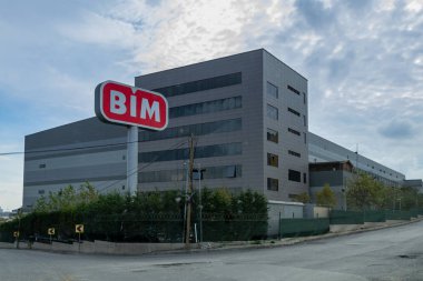 Esenyurt, İstanbul / Türkiye - 07 Ekim 2019: Bim Market Esenyurt bölge müdürlüğü depo dağıtım merkezi