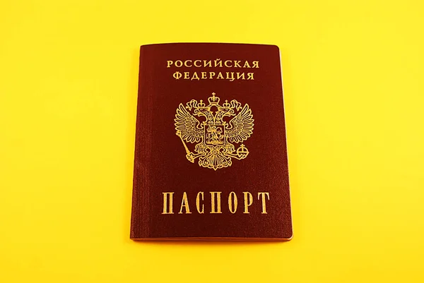 Passaporte Federação Russa Sobre Fundo Colorido — Fotografia de Stock