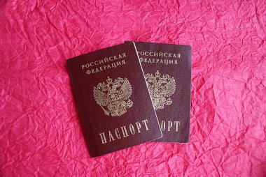 Pasaport, renkli bir arka plan üzerinde Rusya Federasyonu.