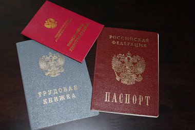 Pasaport ve emek belge, renkli bir arka plan üzerinde iş deneyimi.