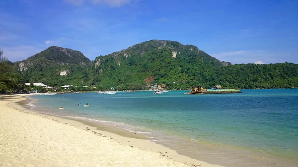 泰国岛上的热带海滩 — 图库照片