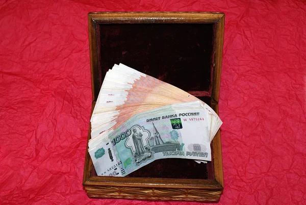 Dinero Una Caja Madera Sobre Fondo Brillante — Foto de Stock