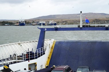 Yatlar, rıhtımdaki tekneler..