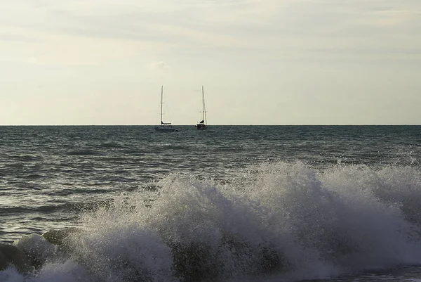 Yacht Dans Mer Coucher Soleil — Photo