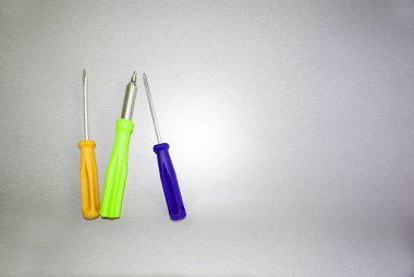 Parlak arka plandaki onarım araçları.