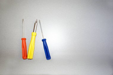 Parlak arka plandaki onarım araçları.