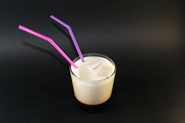 Eiskaffee Mit Milch Glas Mit Cocktailröhrchen Eiswürfeln — Stockfoto