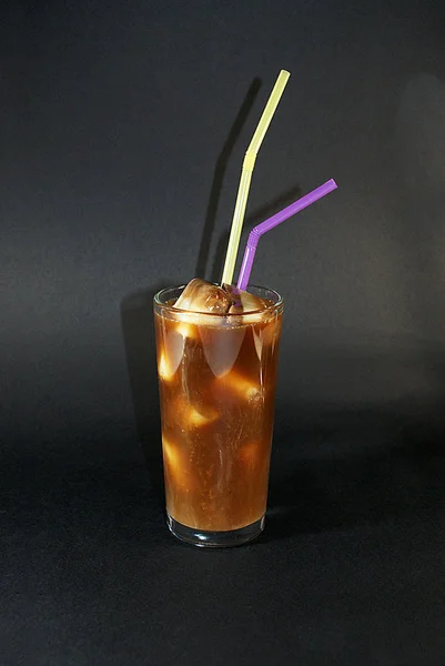 Café Glacé Lait Dans Verre Avec Tubes Cocktail Glaçons — Photo