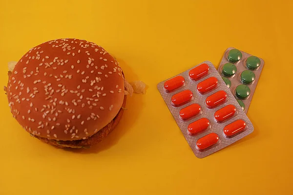 Harmful Burger Fast Food Medicine — Stock Photo, Image