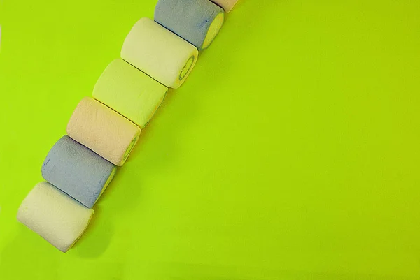 Close Van Pastelkleurige Marshmallows Een Heldere Achtergrond — Stockfoto