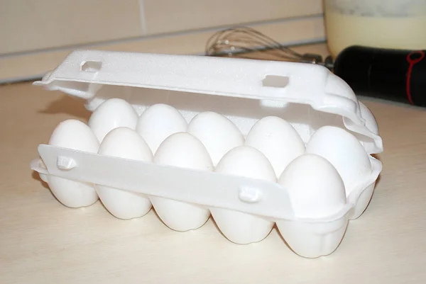 Envase Con Huevos Blancos — Foto de Stock