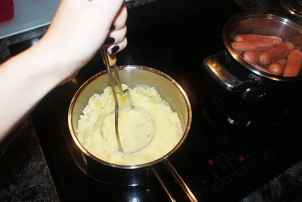 Cooking Potatoes Saucepan — Stock Photo, Image