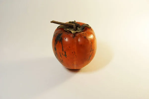 Fruta Cáqui Laranja Madura Isolada Sobre Fundo Branco — Fotografia de Stock