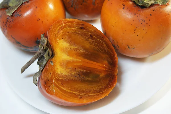 Rijp Sinaasappel Persimmon Fruit Geïsoleerd Een Witte Achtergrond — Stockfoto