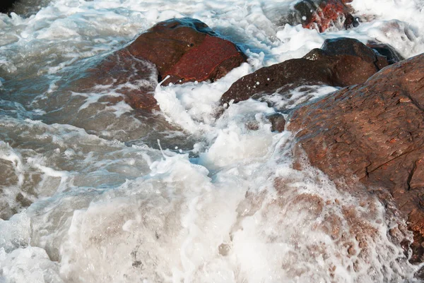 Vagues Brisant Sur Les Pierres Bord Mer — Photo