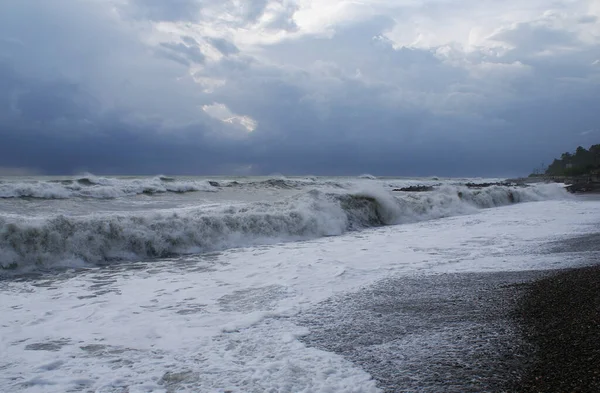 Tormenta Olas Fuertes Costa Marina Guijarros Playa — Foto de Stock