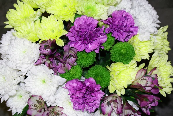 Güzel Bir Buket Çiçek Hediye Çiçekler — Stok fotoğraf