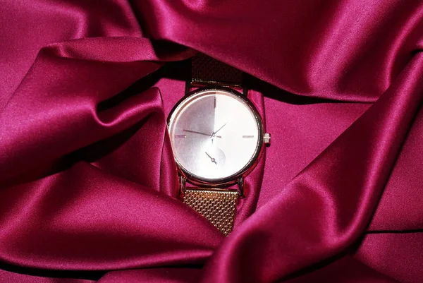 Relógio Mecânico Ouro Com Uma Cinta Métrica — Fotografia de Stock