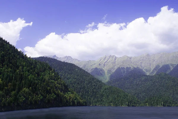 Hermosa Vista Panorámica Del Lago Las Montañas Naturaleza Abjasia — Foto de Stock
