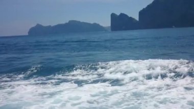 Okyanustaki Rocky Adası, Tayland.