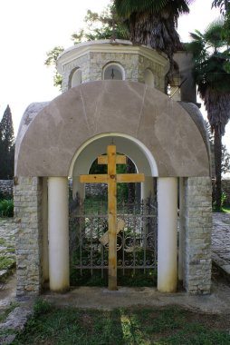 Yıkılmış tapınak, bir ortaçağ binası, manzara.