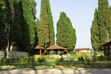 Ormanda bir kulübe, şehir dışında bir ev, manzara..