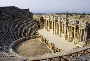 Antik bir Greko-Roma kentinin amfiteatrı, Türkiye 'nin kalıntıları.