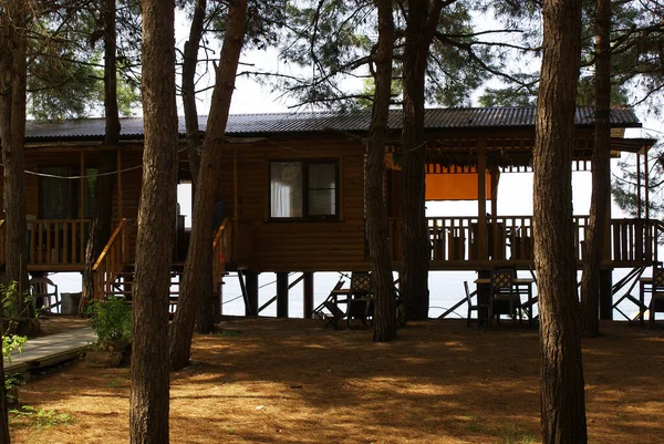 Cabaña Bosque Una Casa Situada Fuera Ciudad Vista — Foto de Stock