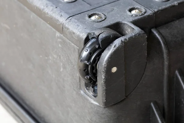 Uszkodzone gumowe Łożysko koła bagażowego — Zdjęcie stockowe