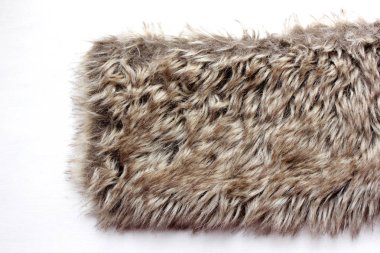 Beyaz arka planda gri yün şerit