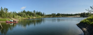 Yamal nehre yaz Panoraması. Pike nehir Polar Uralların doğal park.