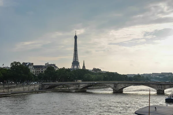 Paris Eyfel Kulesi Fransa Nın Başkenti Erken Yaz Aylarında — Stok fotoğraf