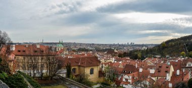 Prag Panoraması. Çek Cumhuriyeti'nin başkenti görünümünü.