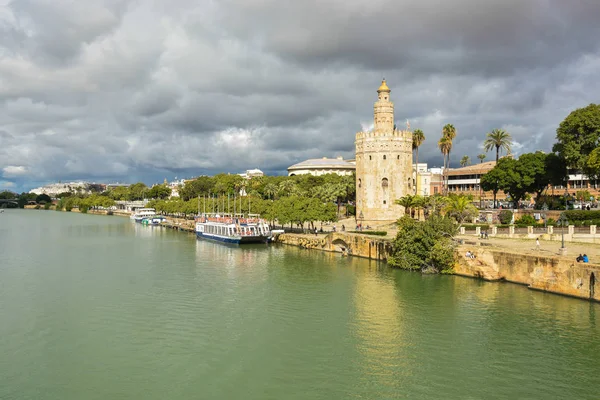 Golden Tower Seville Andalusia Başkenti Bir Şehrin Turistler Için Popüler — Stok fotoğraf