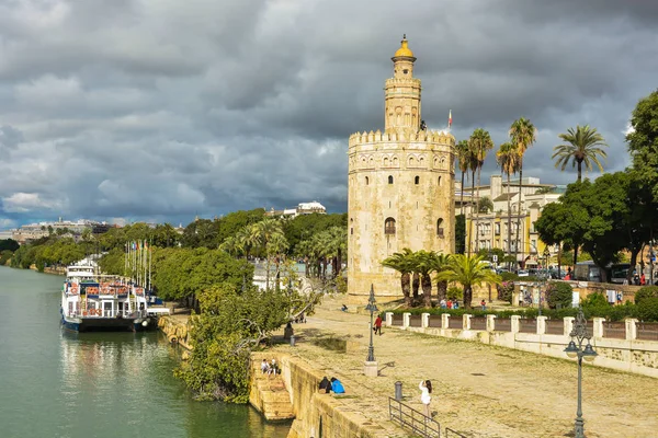 Golden Tower Seville Andalusia Başkenti Bir Şehrin Turistler Için Popüler — Stok fotoğraf