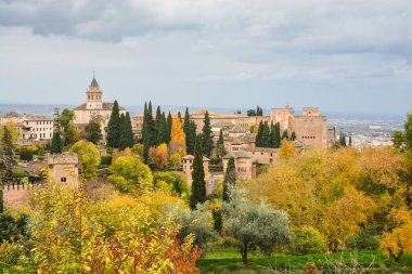 Granada'da Alhambra sonbahar. UNESCO miras Andalusia, İspanya.