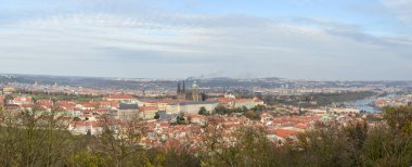 Petrin Hill Prag'dan Panoraması. Çek Cumhuriyeti'nin başkenti görünümünü.