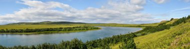 Tundra Kuzey Nehri Panoraması. Pike nehrin doğal bir Park Polar Urallar Yamal Yarımadası.