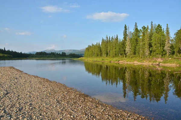 River North Krajowych Park Yugyd Dziewicze Lasy Republiki Komi Północnego — Zdjęcie stockowe