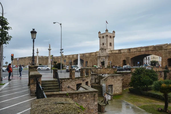 Puerta Tierra 是卡迪兹的要塞 16世纪的地标性在西班牙安达卢西亚的大西洋沿岸 — 图库照片