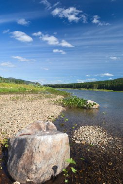 Manzara nehir Shchugor. Milli Parkı Yugyd VA Unesco Dünya Mirası site Virgin Komi ormanların nesne.