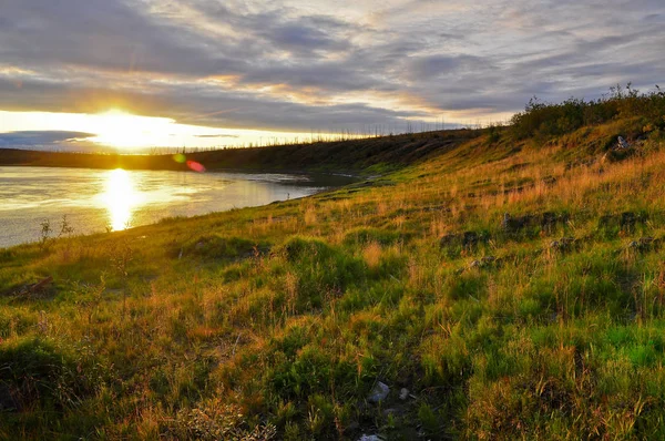 Zonsondergang Rivier Toendra Zomer Rivierlandschap Zonsondergang Het Tajmyr Schiereiland — Stockfoto