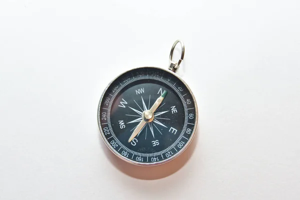 Kompas Bílém Pozadí Navigační Nástroj Určený Pro Orientaci — Stock fotografie