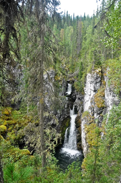 Cascata Tra Rocce Parco Nazionale Yugid Negli Urali Del Nord — Foto Stock